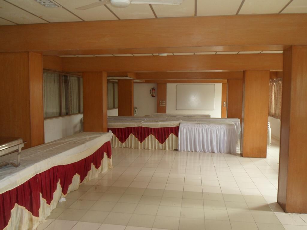 Hotel Rajdeep Inn Ahmadábád Exteriér fotografie